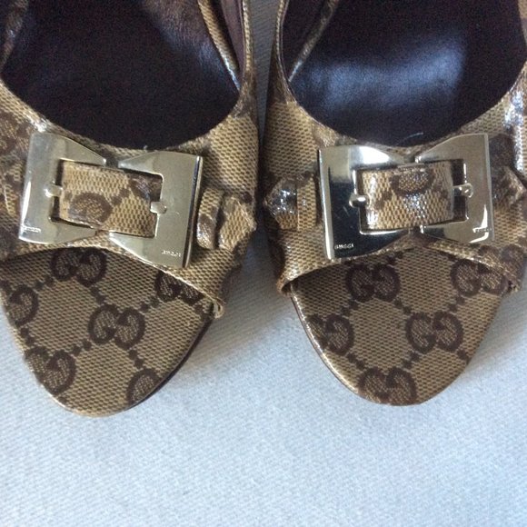 🌟🌸HOST PICK 🌟🌸 GUCCI MONOGRAM VINTAGE PEEP TOE PUMP CLASSIC Size 39/8 - Picture 2 of 6
